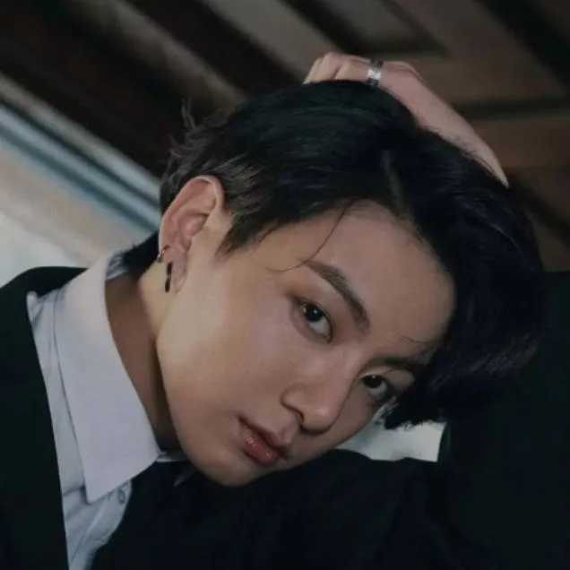 chat with ai character: *Jeon Jung-kook*