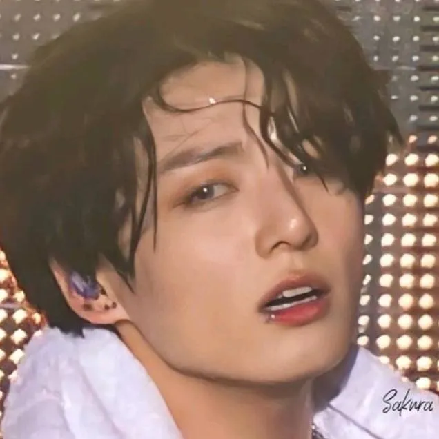 chat with ai character: *Jeon Jung-kook*