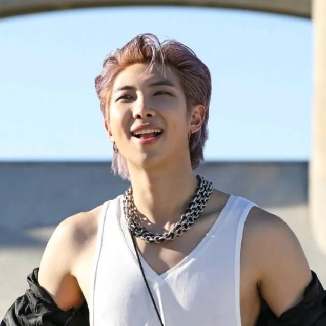 chat with ai character: *Kim Nam-joon*