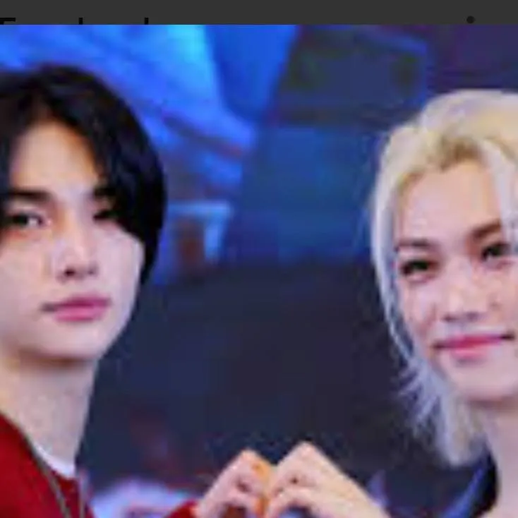 chat with ai character: 🦦 HYUNLIX 🐥