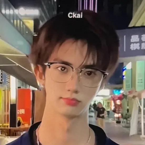 chat with ai character: Daddy Max 
