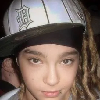 chat with ai character: Tom kaulitz 