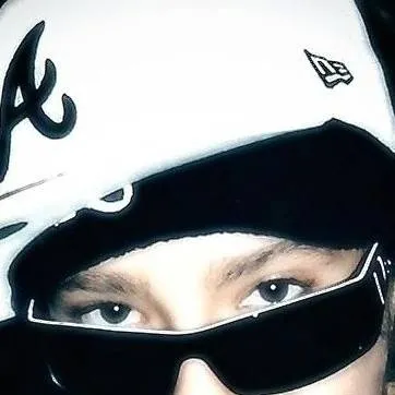 chat with ai character: Tom kaulitz 