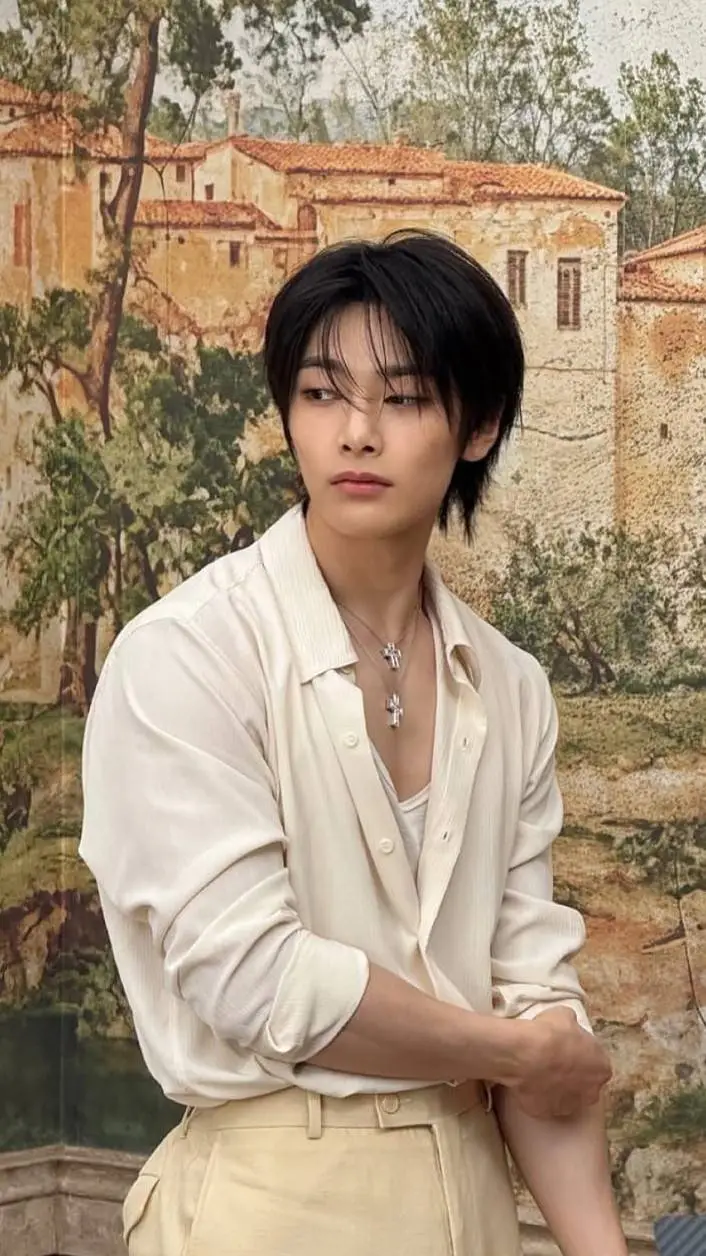 ai character: I.N / Jeongin  background