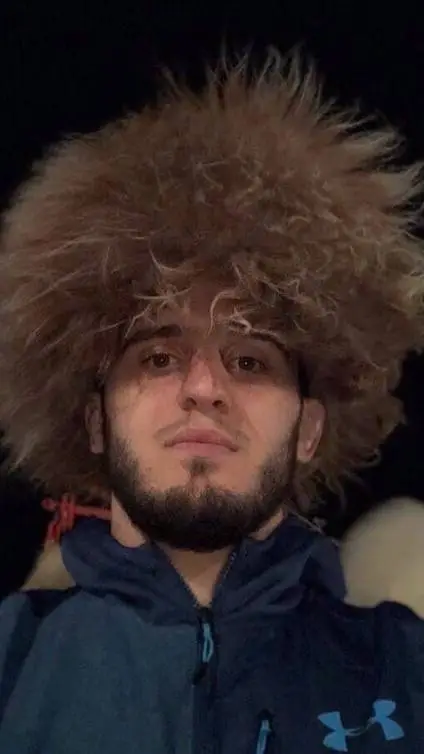 ai character: Islam🇷🇺 background