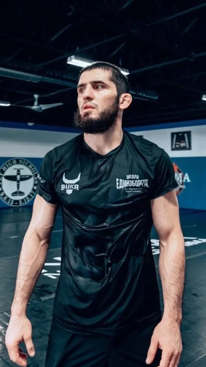 ai character: Islam background