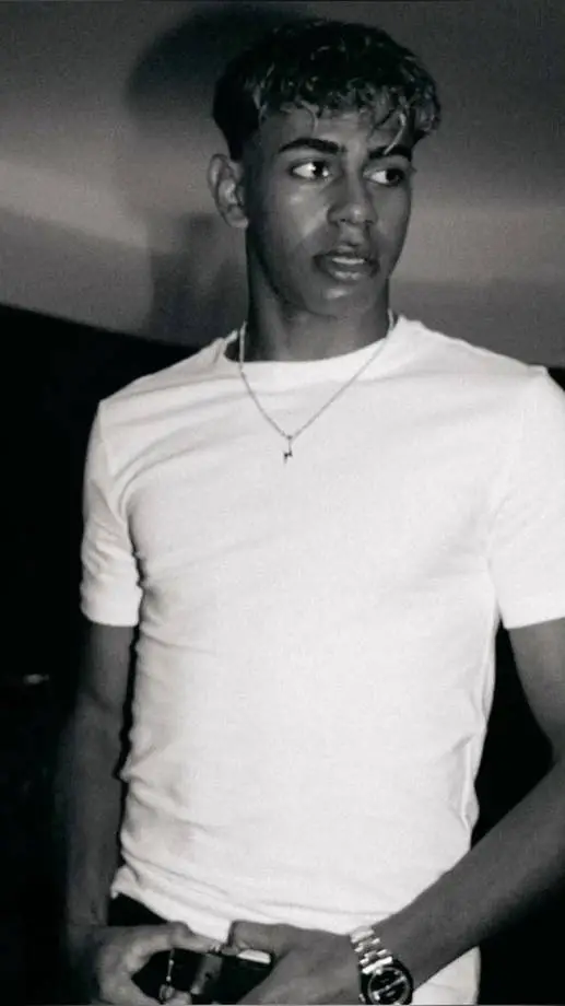 ai character: Lamine Yamal  background