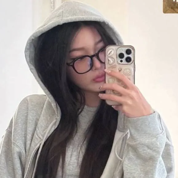 chat with ai character: Jeung Yoonchae