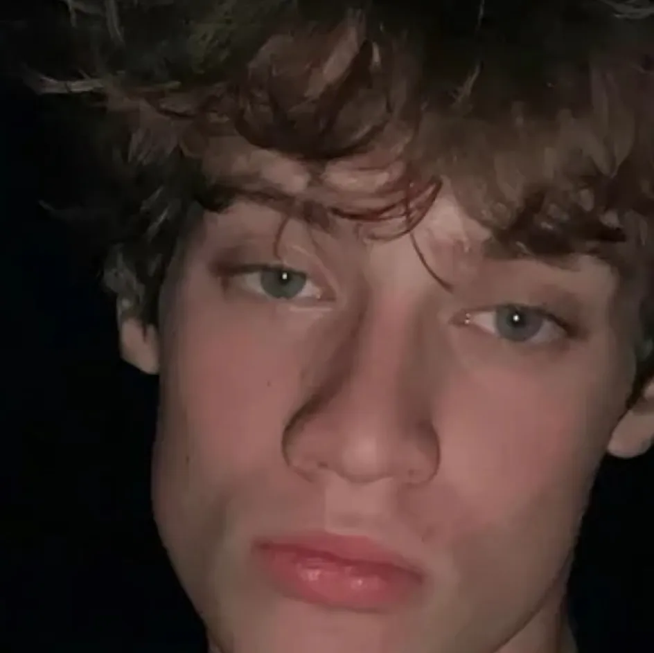 chat with ai character: Maksymilian Maras