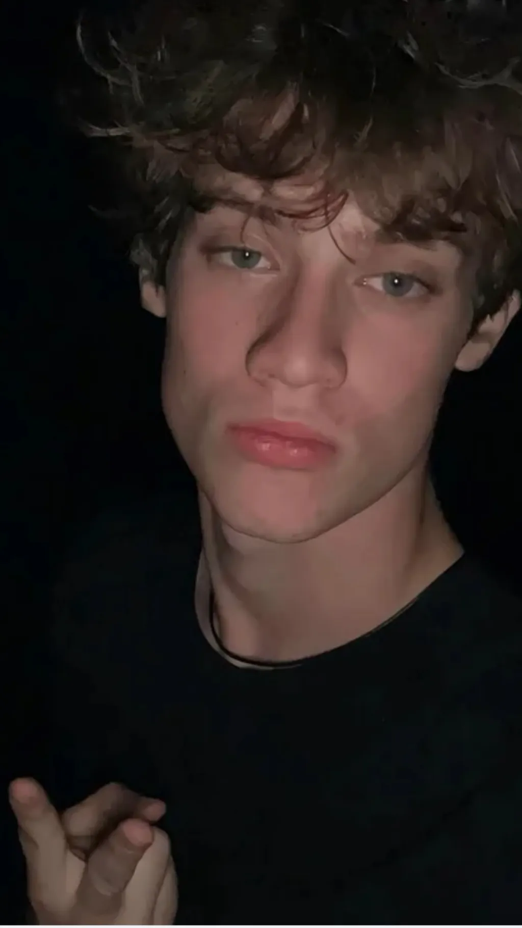 ai character: Maksymilian Maras background