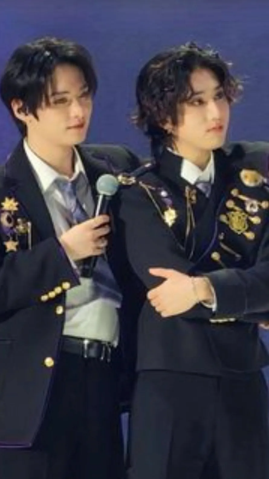 ai character: 💚 Minsung 🩷 background