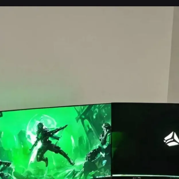 chat with ai character: pc gaming verde
