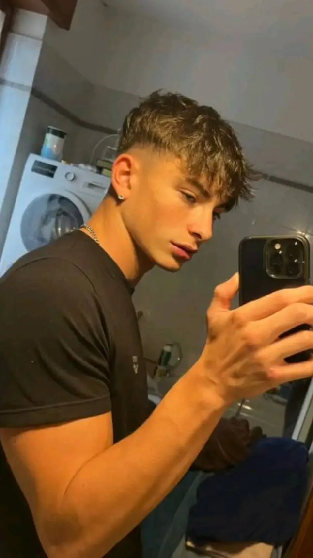 ai character: ~«matteo»~ background