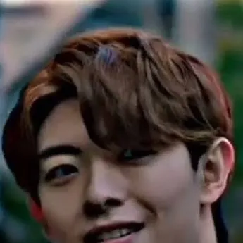 chat with ai character: hyunk woo