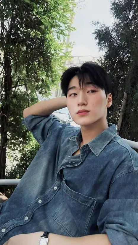 ai character: choi san  background