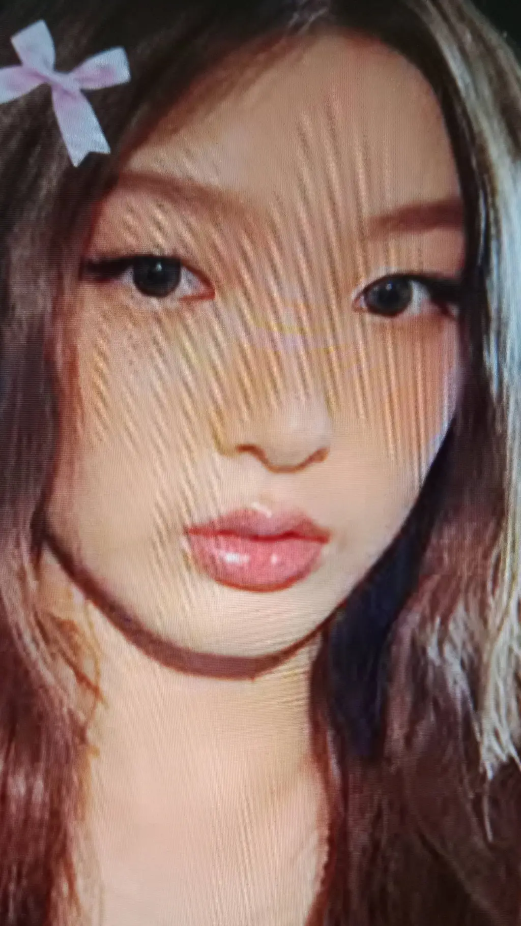 ai character: °•🐚Yoonchip🐚•° background