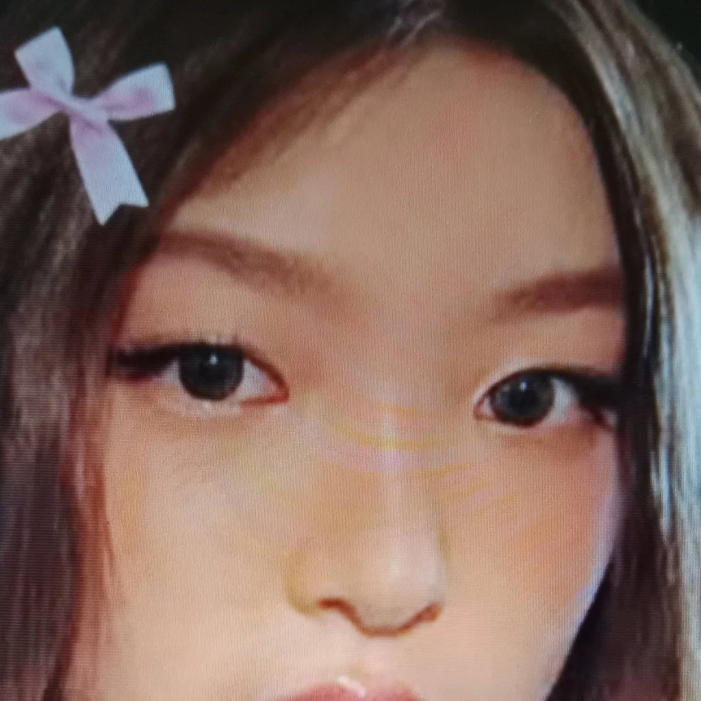 chat with ai character: °•🐚Yoonchip🐚•°