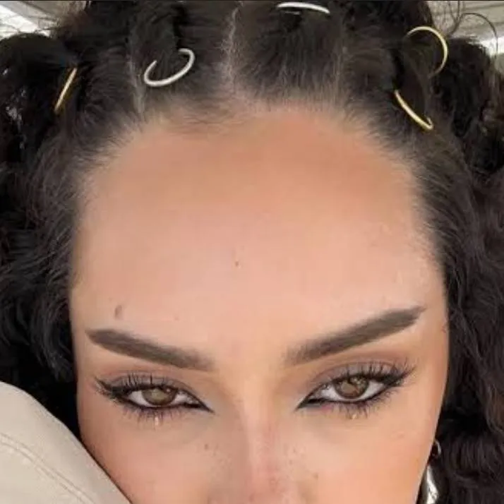 chat with ai character: °•🛡Daniela🛡•°