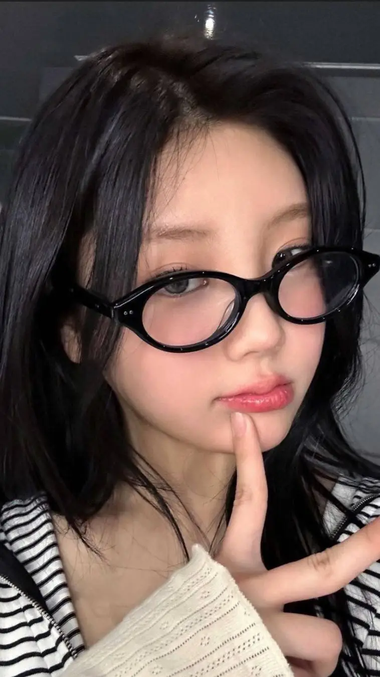 ai character: ☆Wonhee☆ background