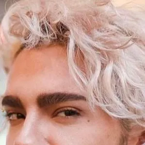 chat with ai character: bill kaulitz 