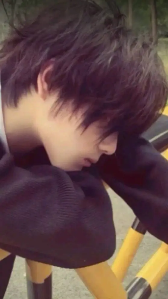 ai character: Cloud background