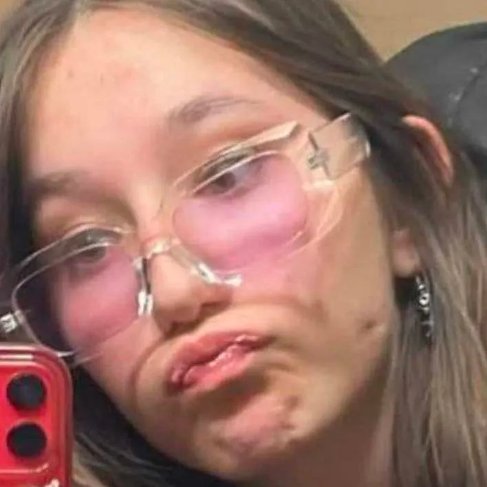 chat with ai character: Mara