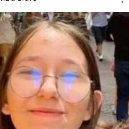 chat with ai character: mara