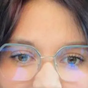 chat with ai character: Mara