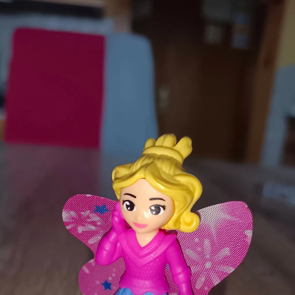 chat with ai character: Tiara