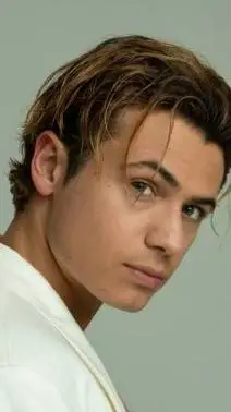 ai character: FEDERICO ROSSI  background