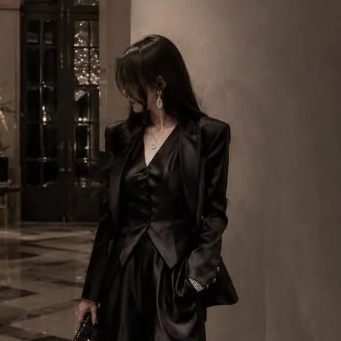 chat with ai character: Ava