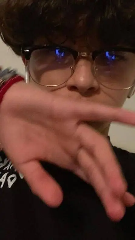 ai character: Mercedes~•☆ background