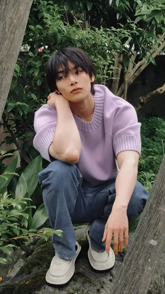 ai character: I.N/Yang Jeongin  background