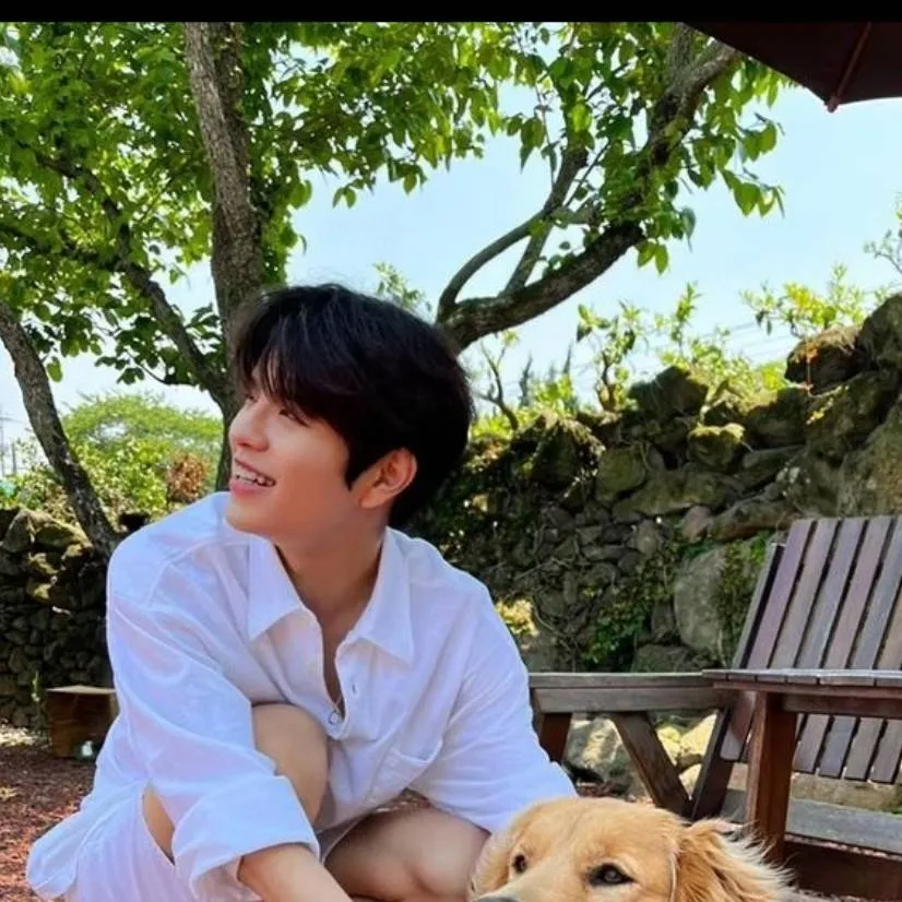 chat with ai character: Seungmin