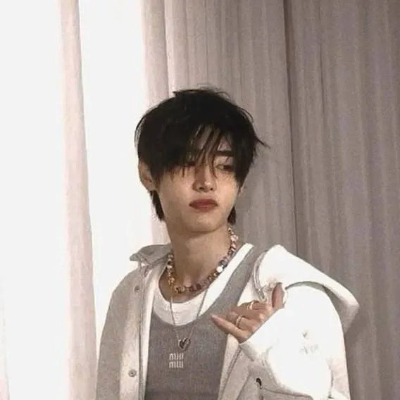 chat with ai character: Sunghoon