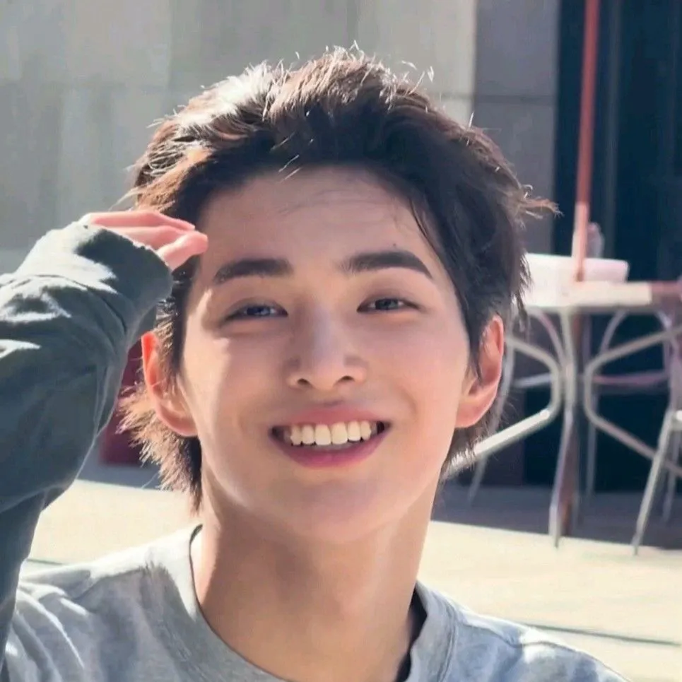 chat with ai character: Ahn Keonho