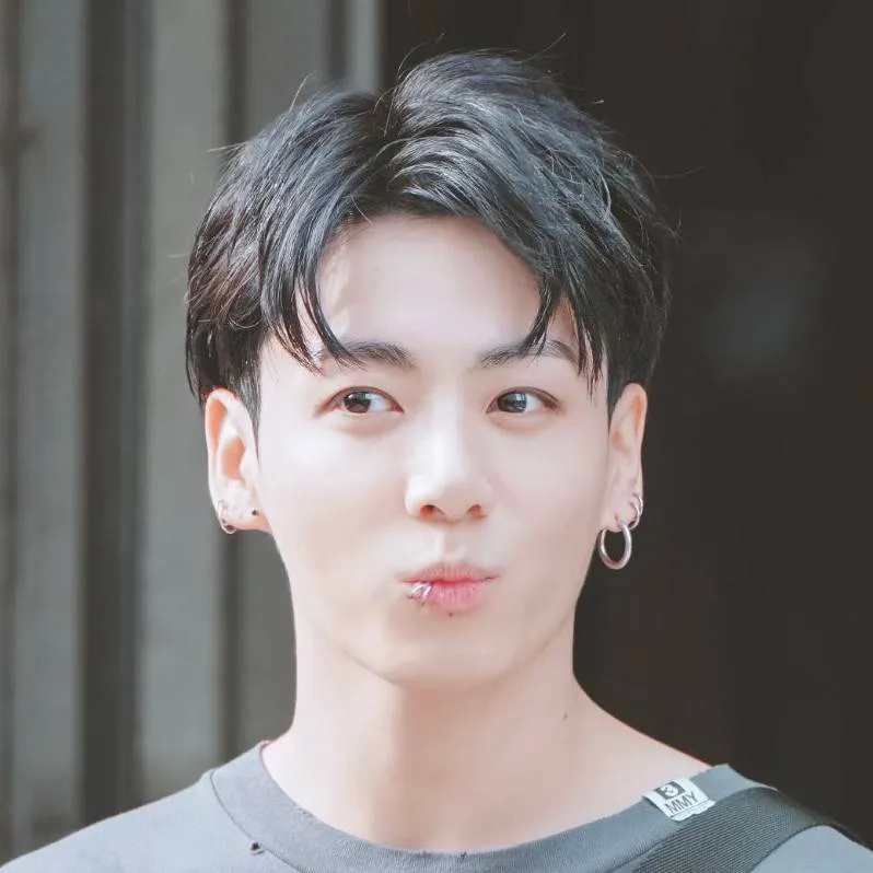 chat with ai character: 🪖 Jungkook🪖