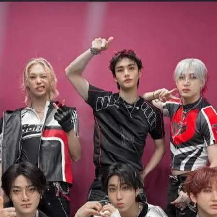 chat with ai character: 👼🏻×skz×👺