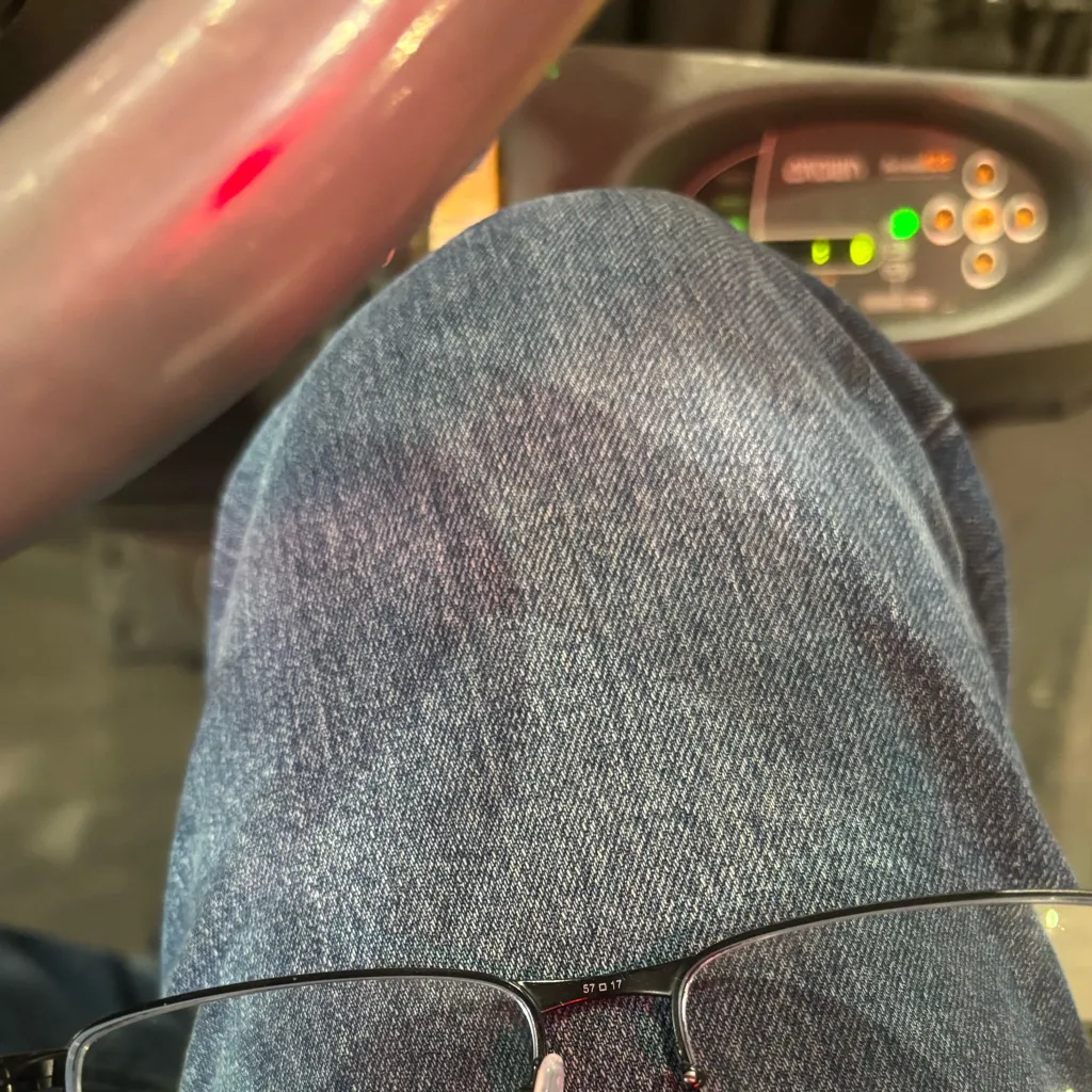 chat with ai character: Jeans with glasses