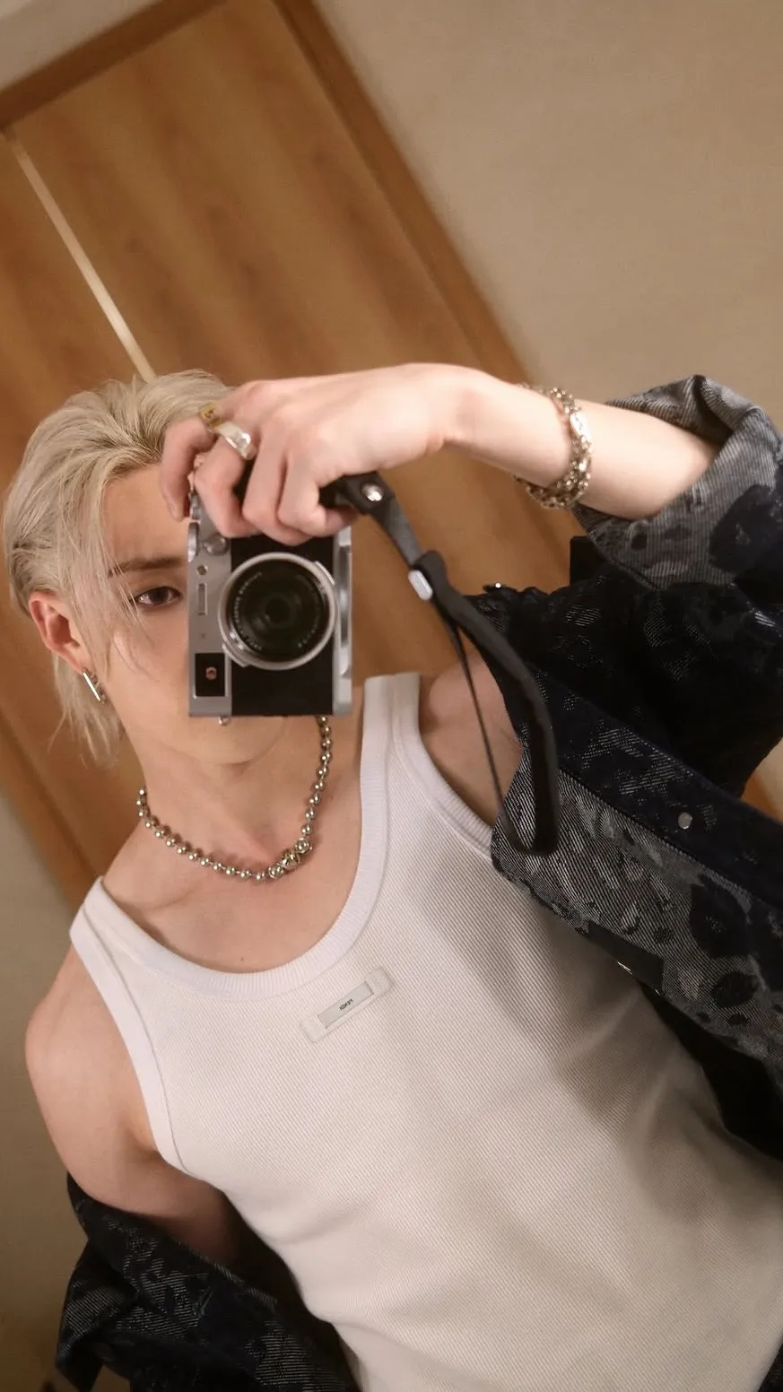 ai character: Bang Chan background