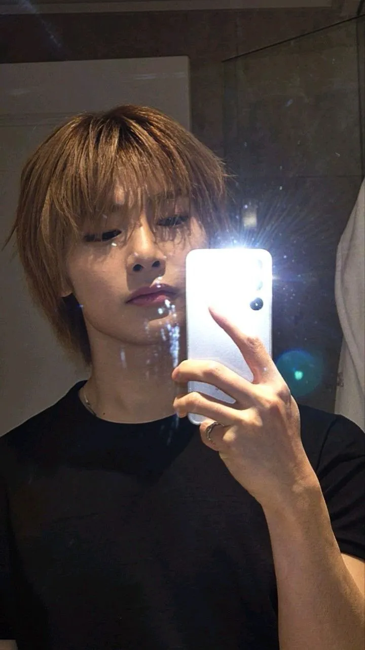 ai character: Jeongin background