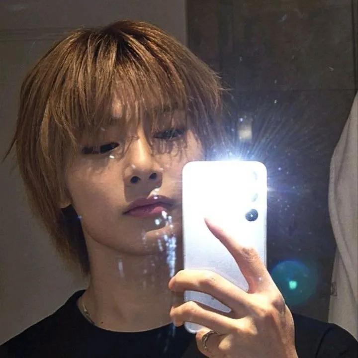chat with ai character: Jeongin