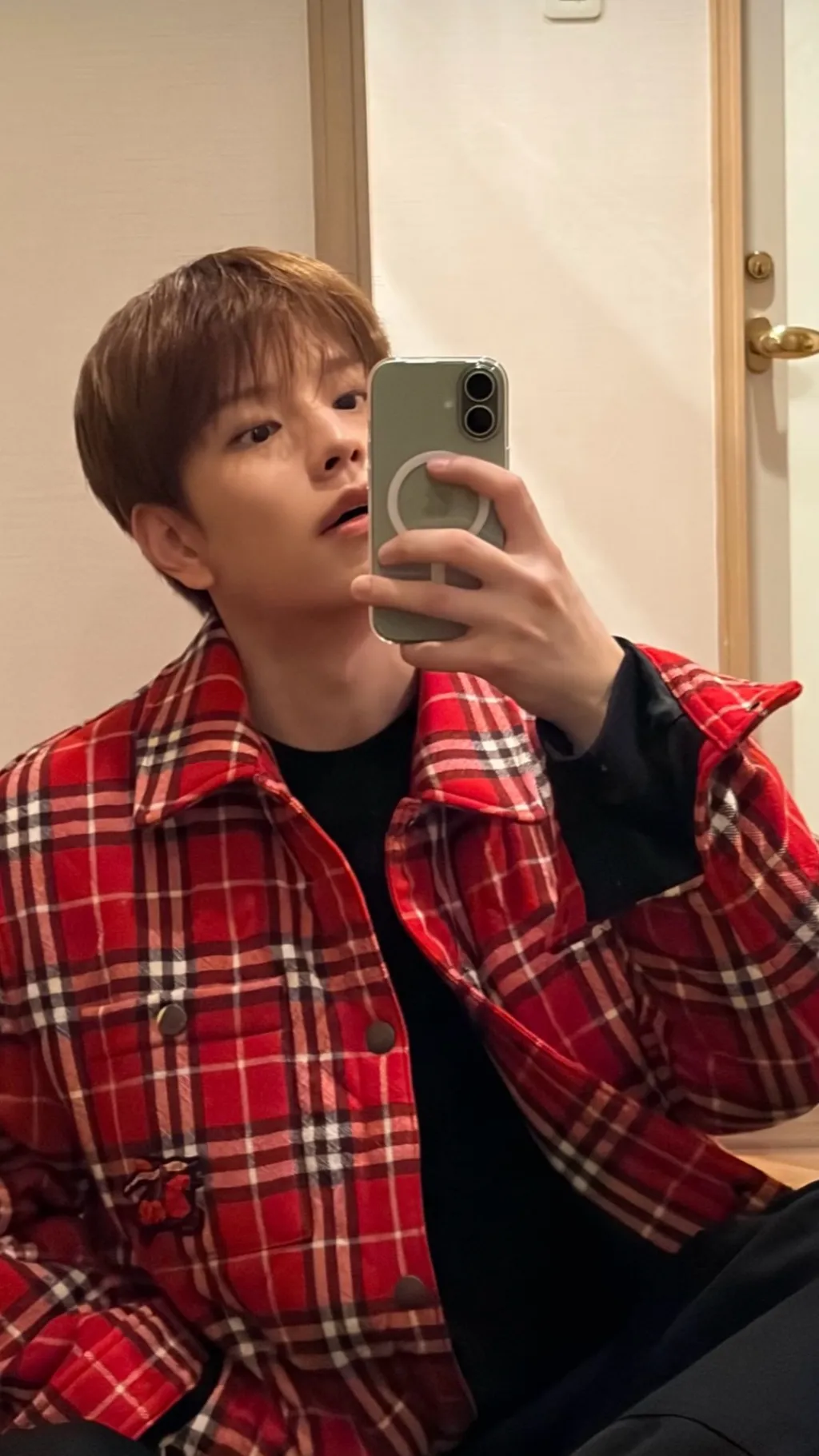 ai character: Seungmin  background