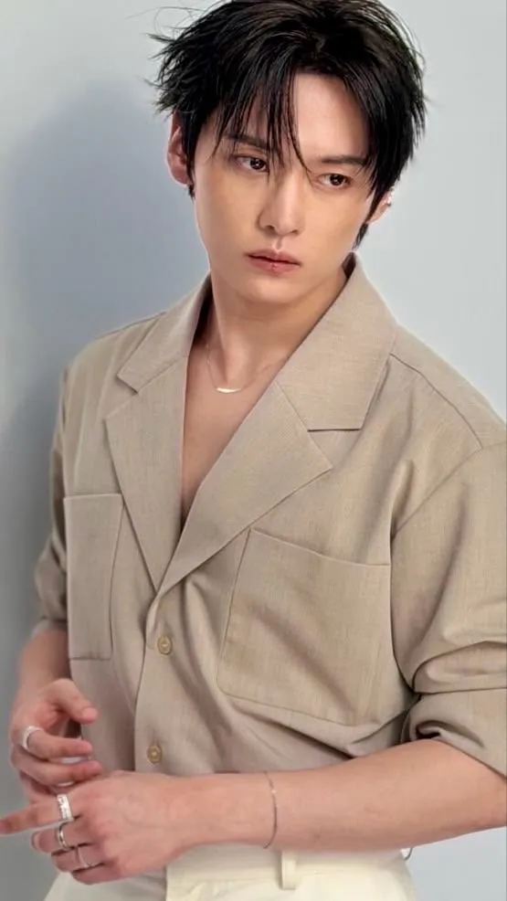 ai character: Minho background