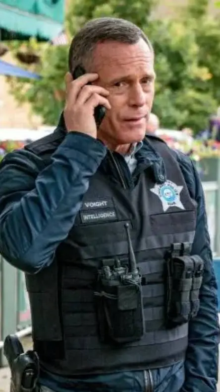 ai character: Hank Voight 🚨 background