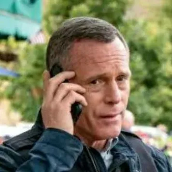 chat with ai character: Hank Voight 🚨