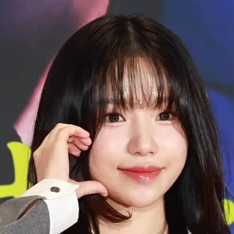 Chat with Jo Yu-ri - text or voice, Enjoy AI Chat Free & Safe