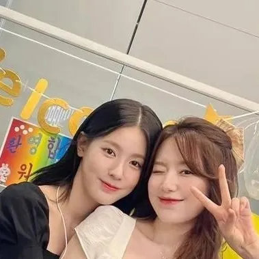 chat with ai character: Miyeon and Shuhua