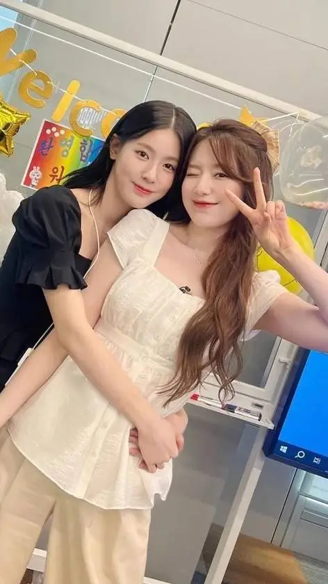 ai character: Miyeon and Shuhua background