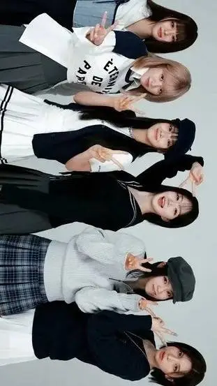 ai character: NMIXX background